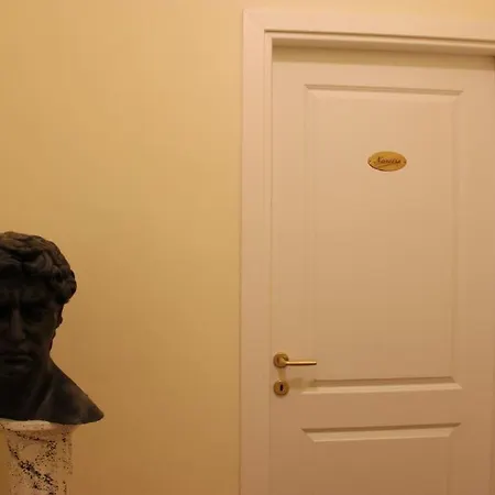 Dimora Frattina Pensión *